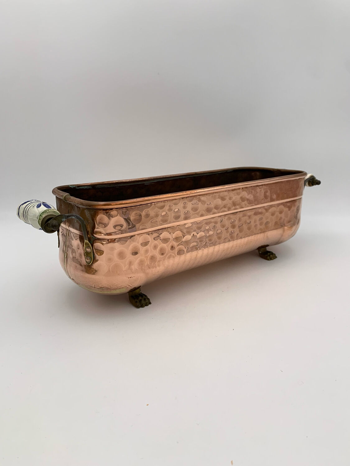 Old copper planter, brass feet - Circa 1900