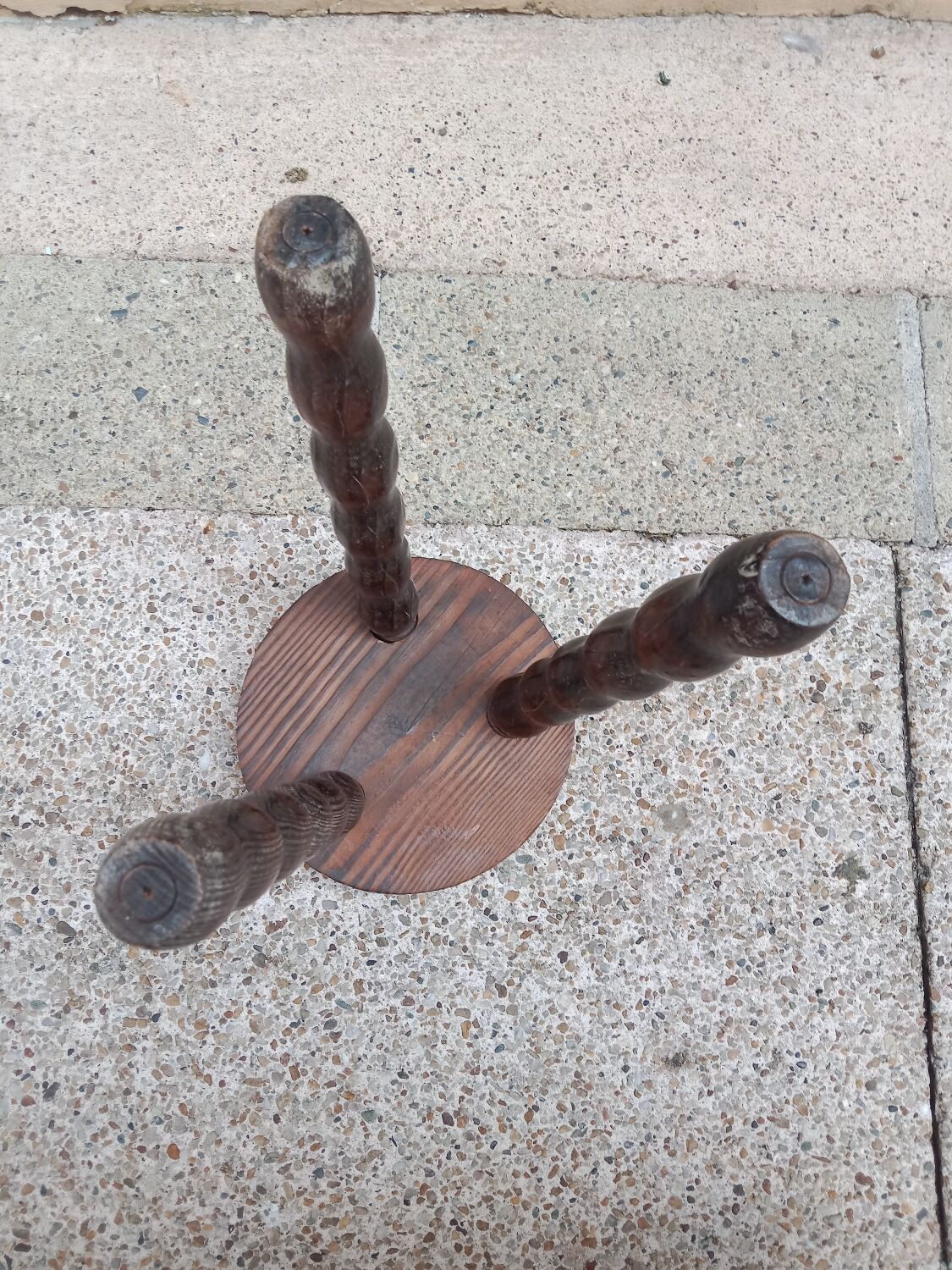 Pearl wood tripod stool