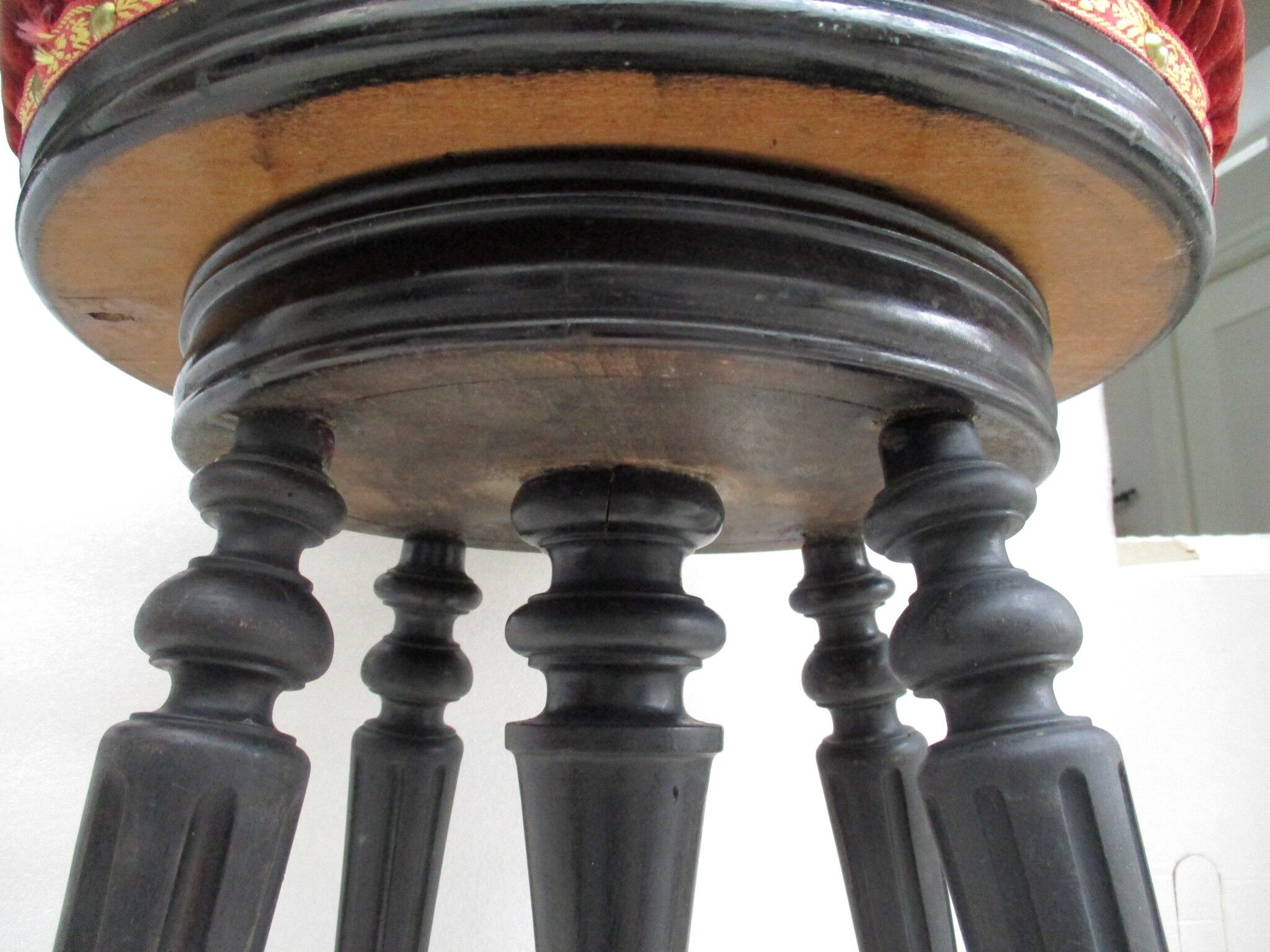 Napoleon III piano stool