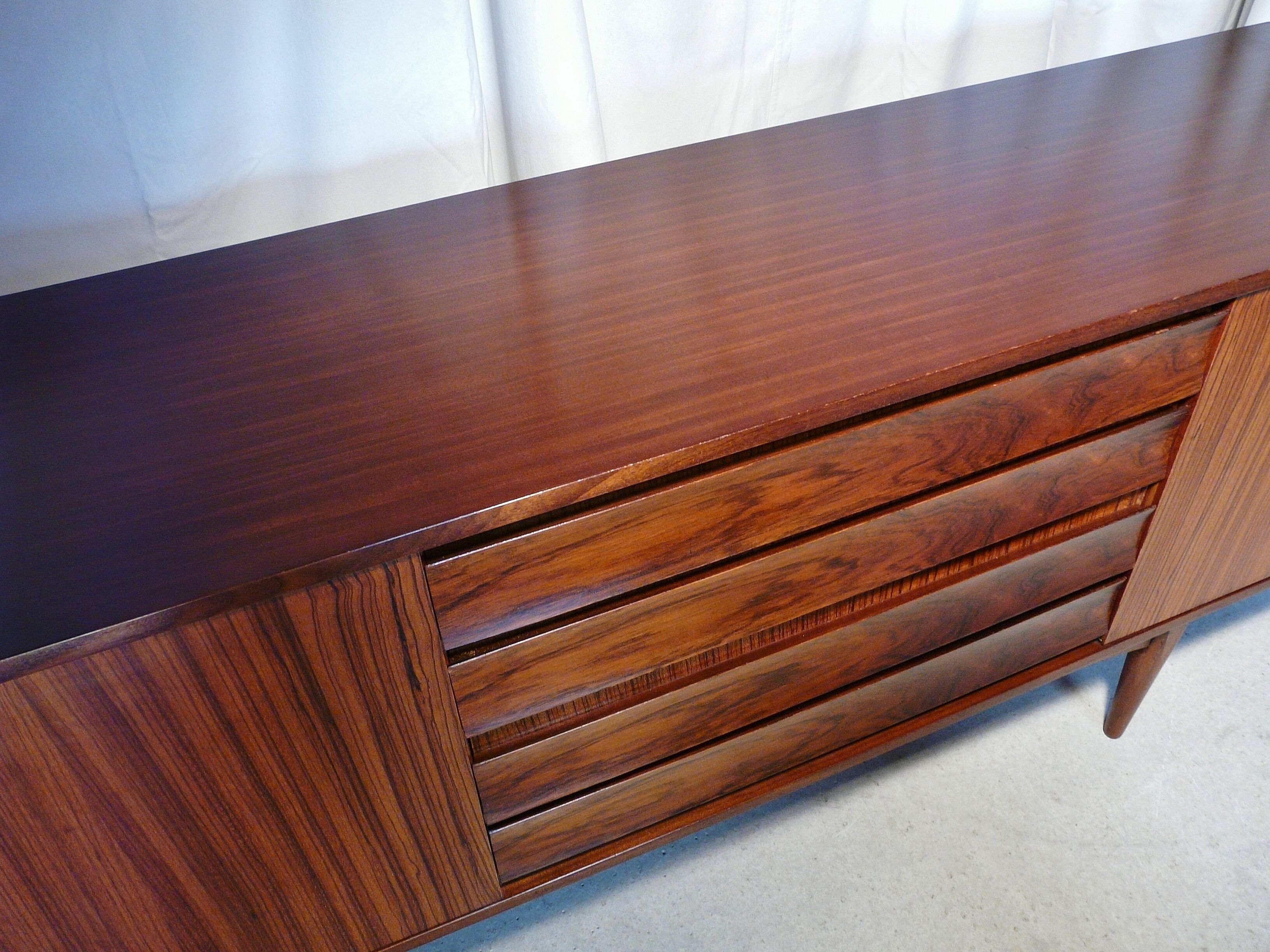 Enfilade scandinave en teck et palissandre