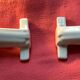 Lot de 2 patères en porcelaine blanche Art Déco 30/40