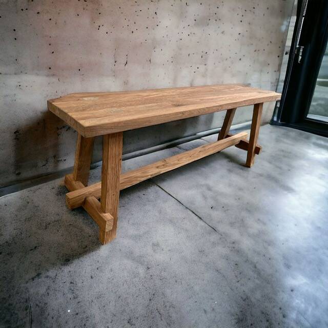 Solid and resistant bench / sofa