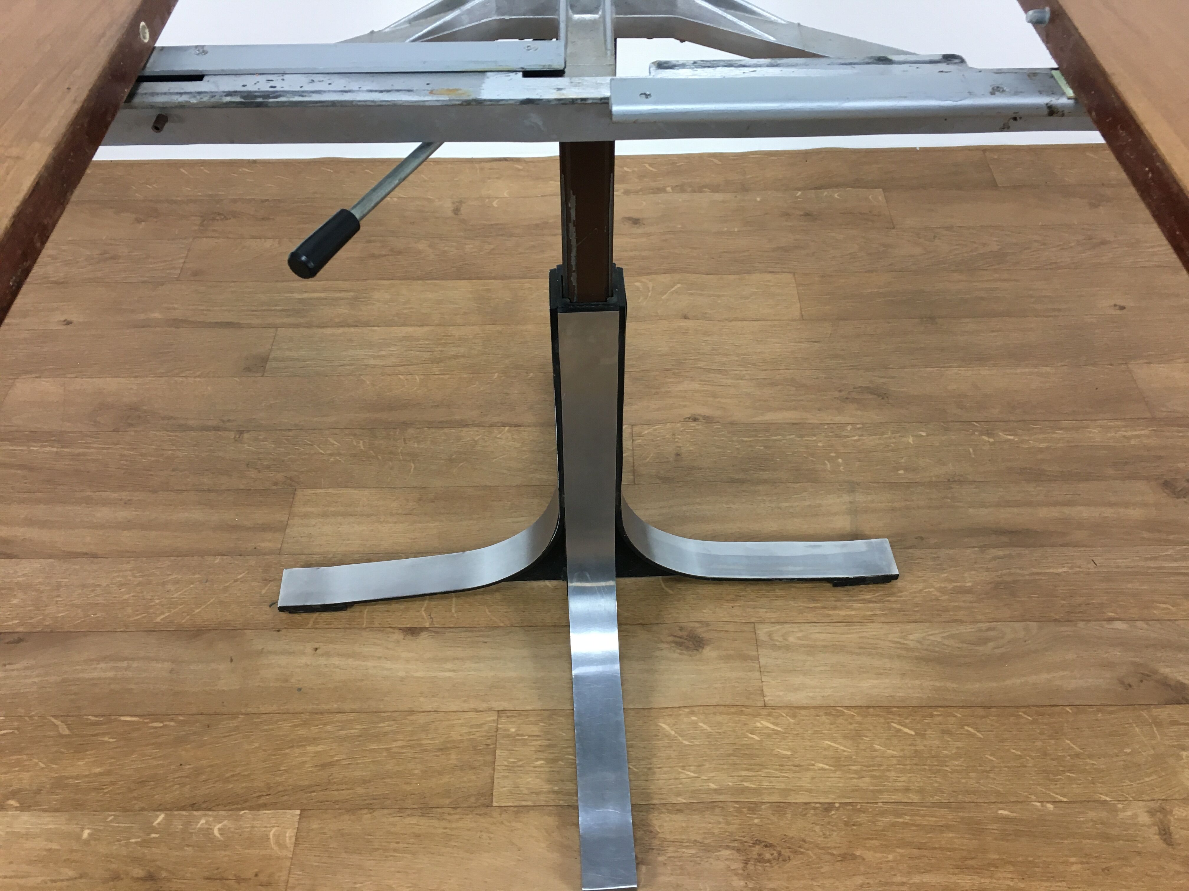 Coffee table goes up and down