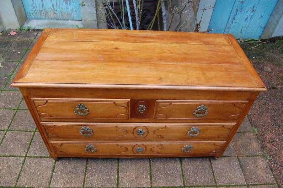 Louis XVI period chest of drawers in cherry wood from the 18th century