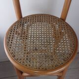 Stunt and curved wood bar stool