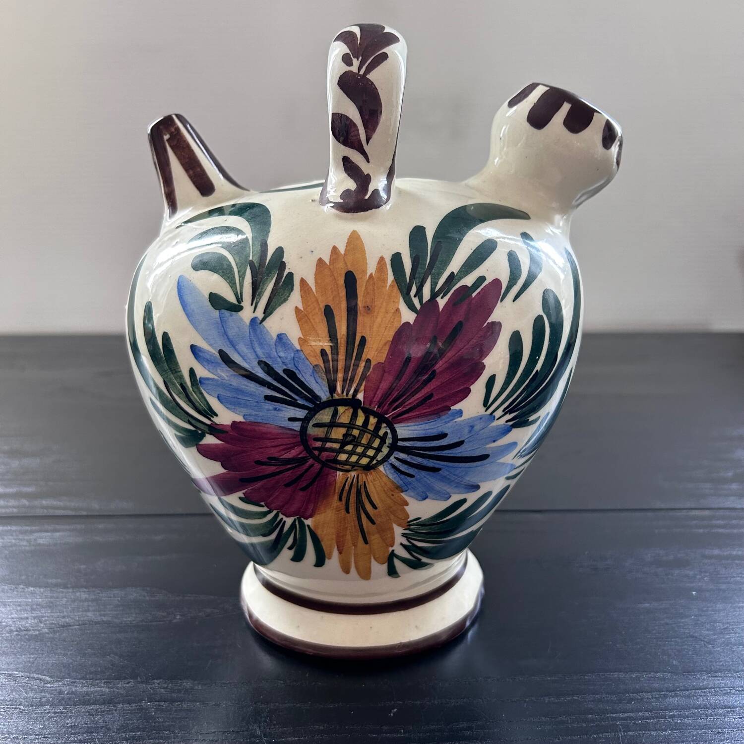 Water bottle with floral decoration