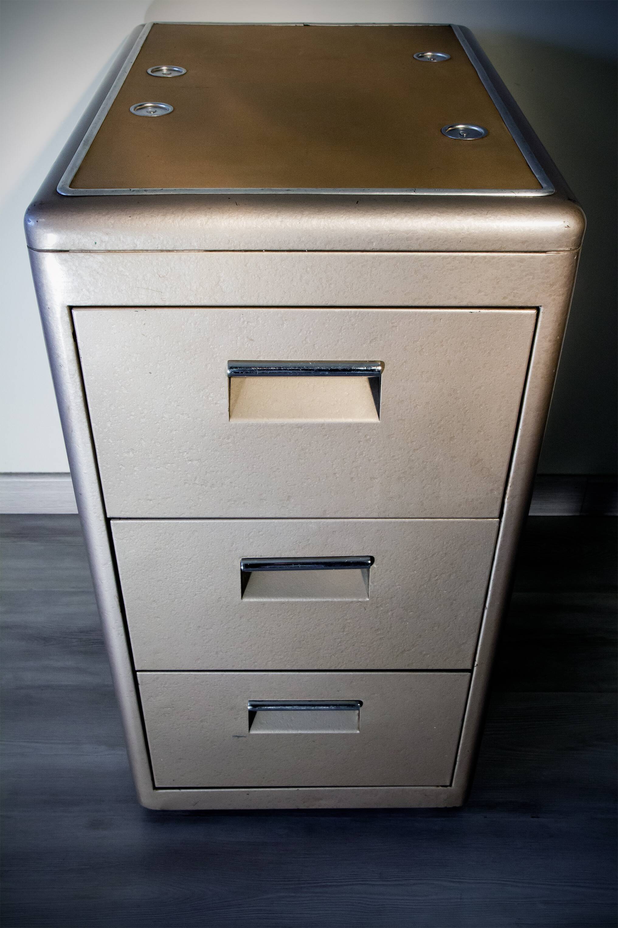 Metal craft furniture 50 years, Gestetner