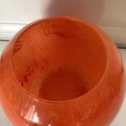 Vase boule en pâte de verre orange veiné,vintage 70 s