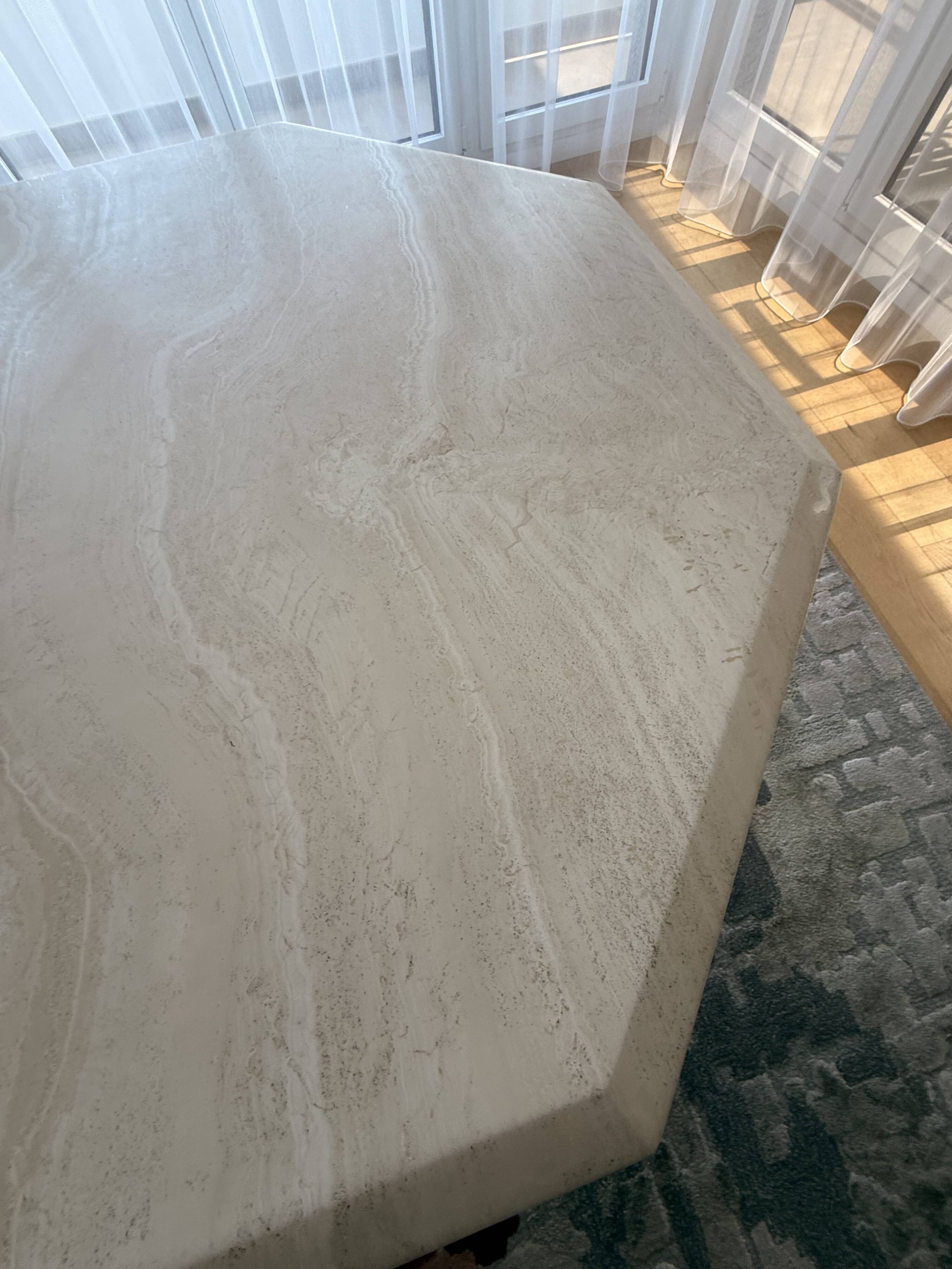 Table octogonale en travertin 130 cm Artelano état neuf