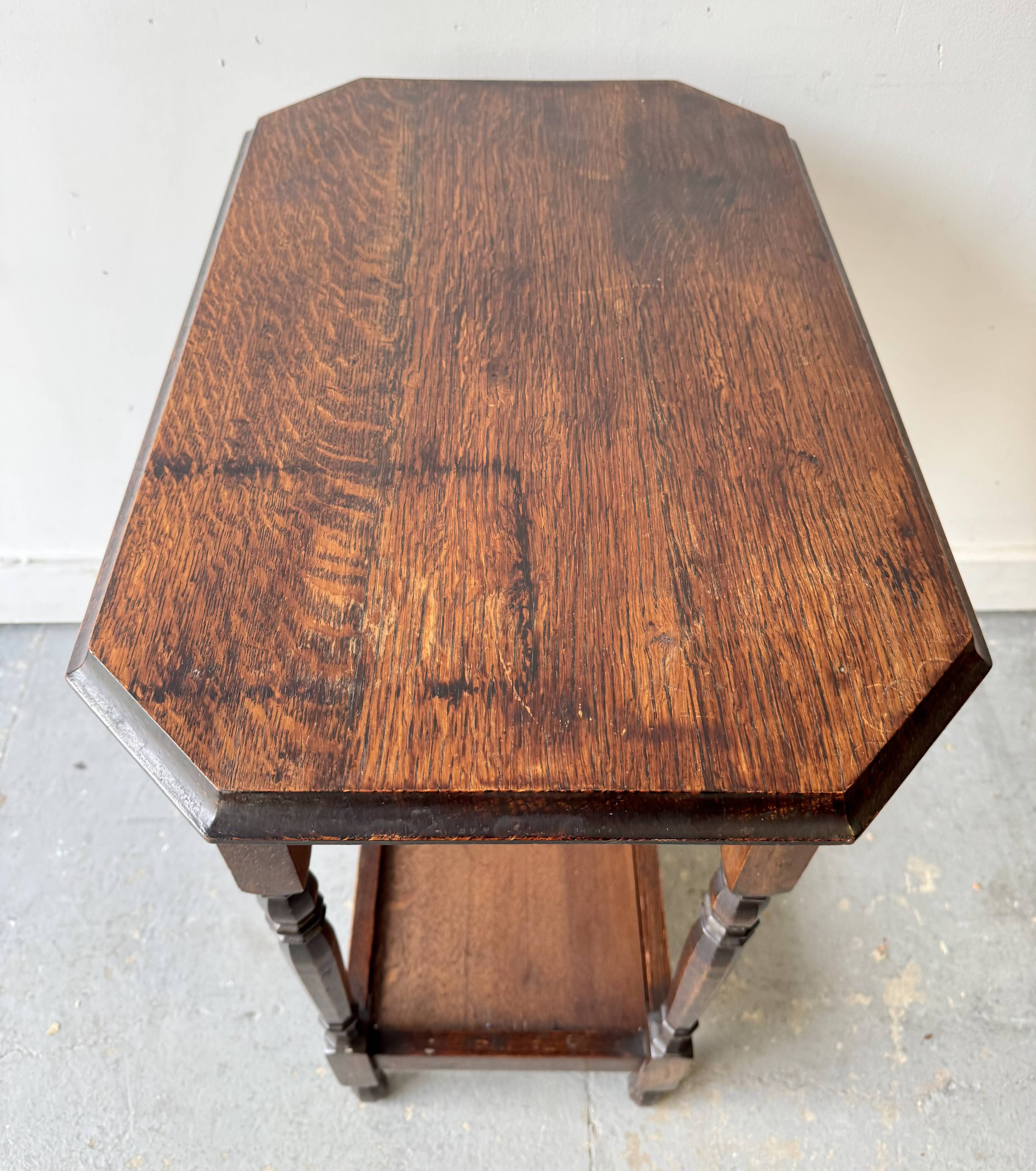 Table d'appoint ancienne en bois à 2 niveaux