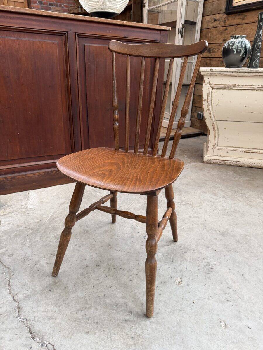 Suite de 10 chaises bistrot