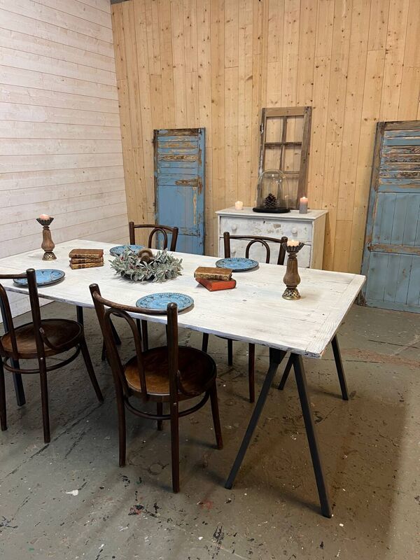 Table patinée que treteaux