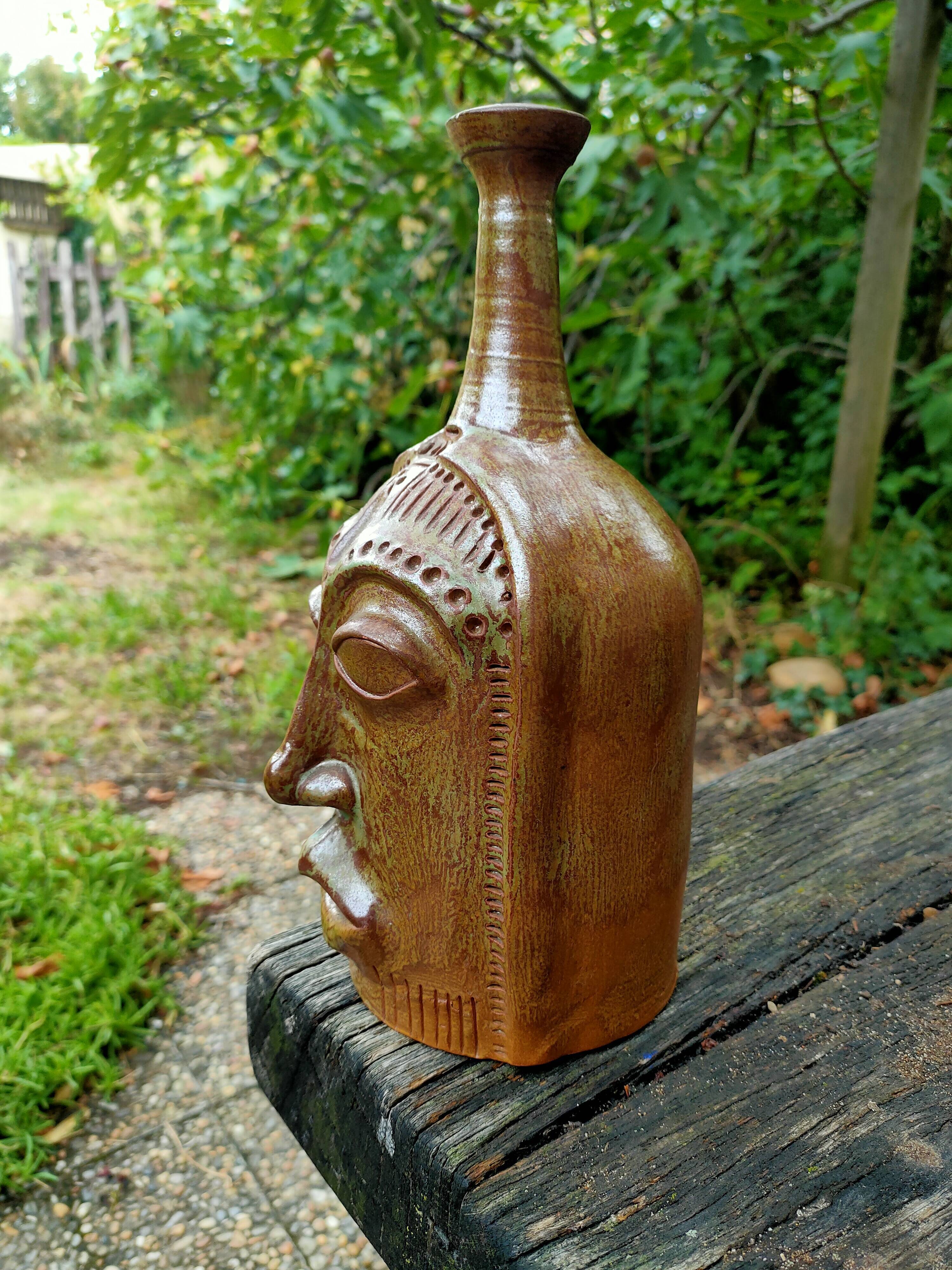 Ceramic depicting a stylized face