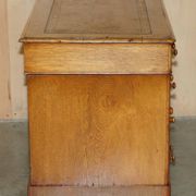 Bureau victorien en chêne miel avec cuir teint à la main