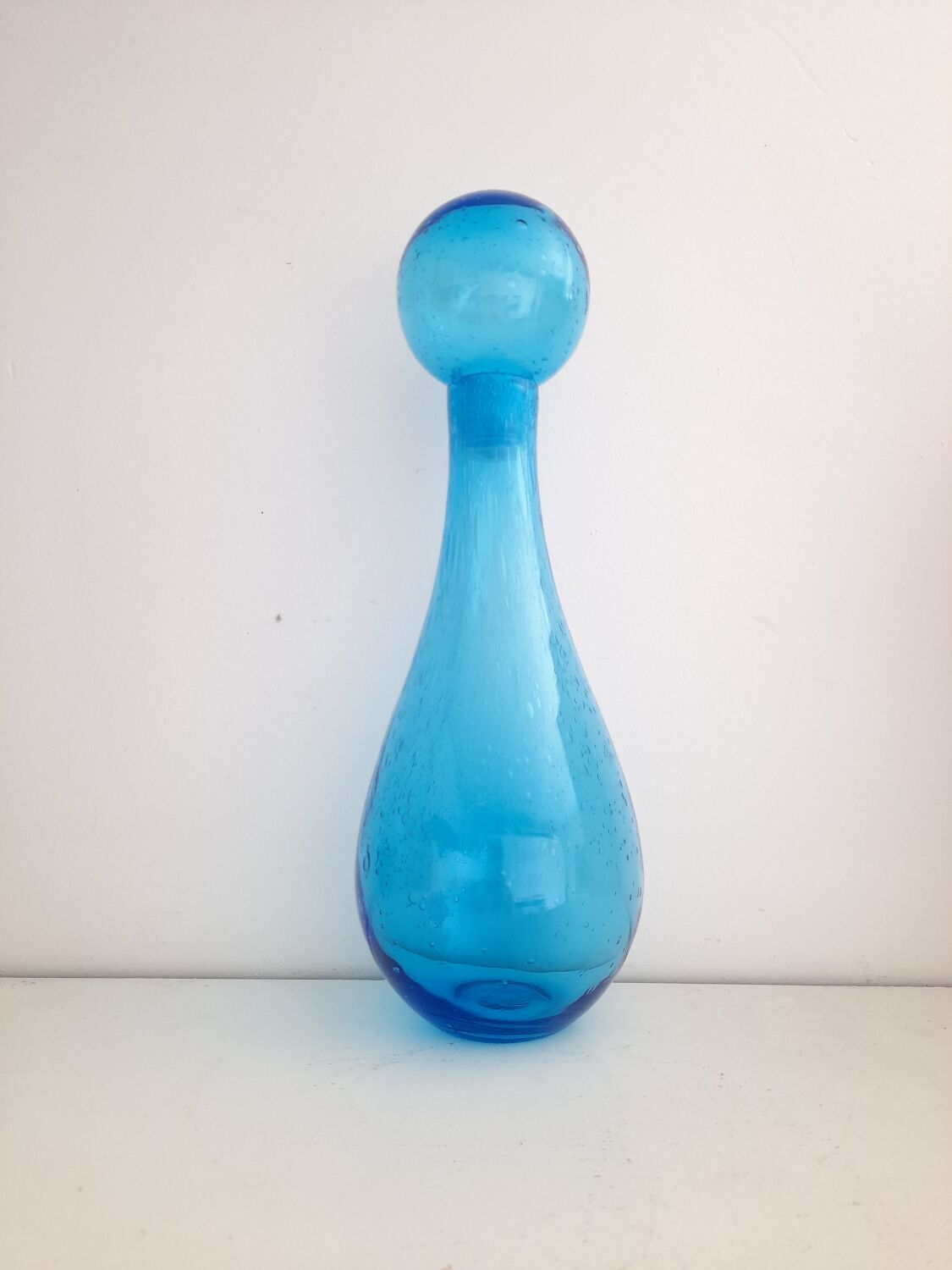 Bubbled glass decanter