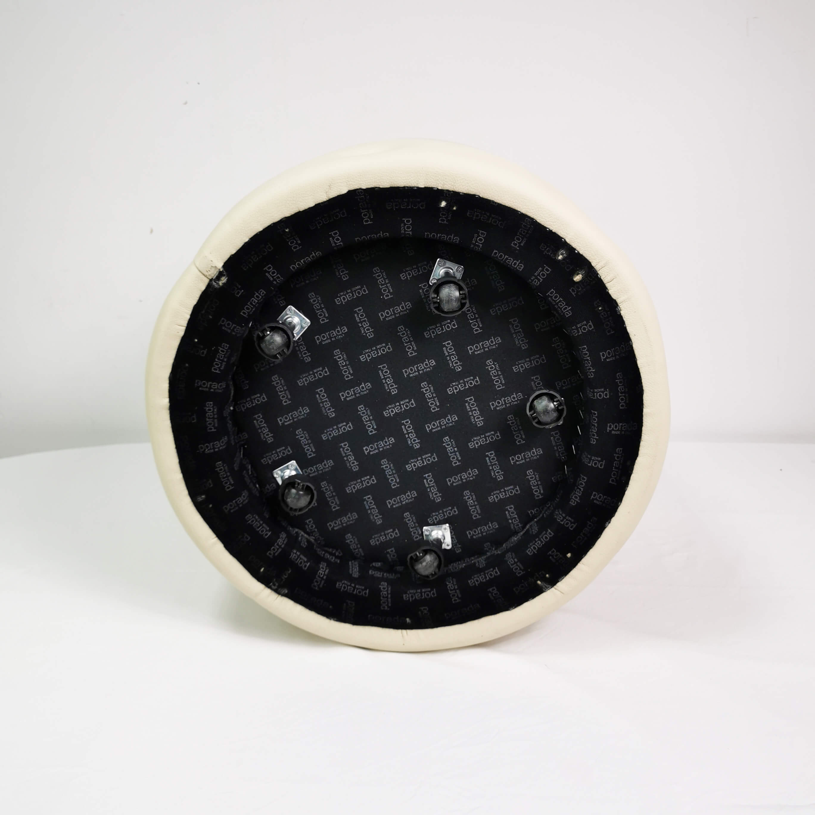 Snap pouffe, Advice, Italy, 2015.