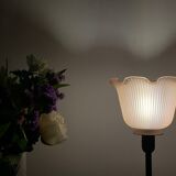 Lampe à poser avec globe en verre strié rose poudré