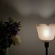 Lampe à poser avec globe en verre strié rose poudré