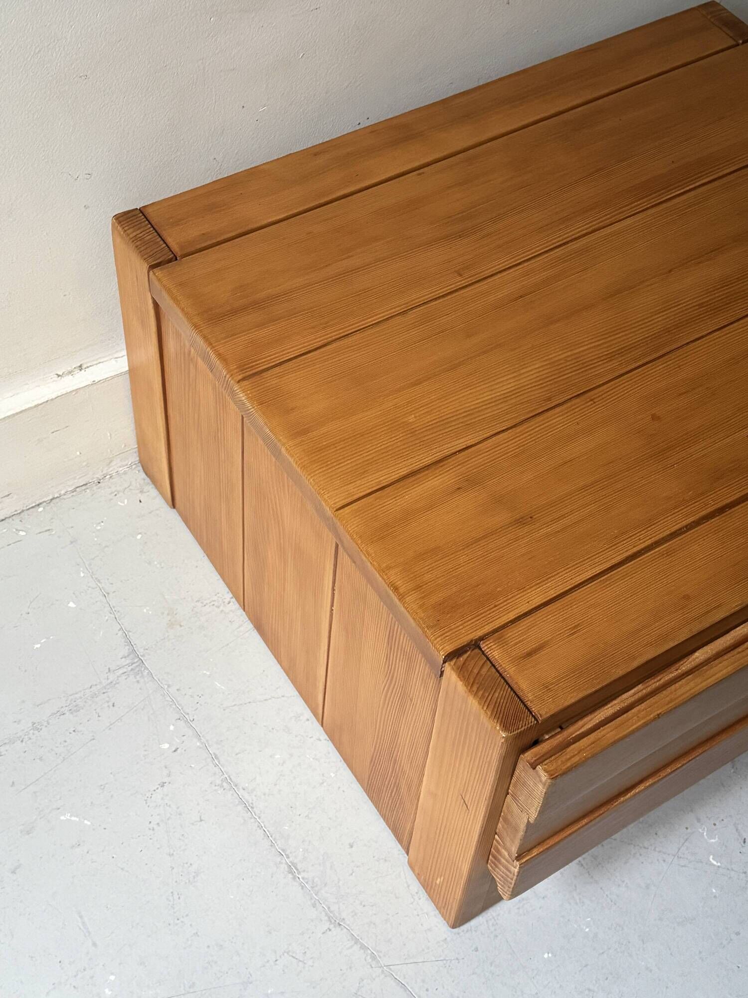 Low bedside table, accent table in elm wood, Maison Regain, France 1970.