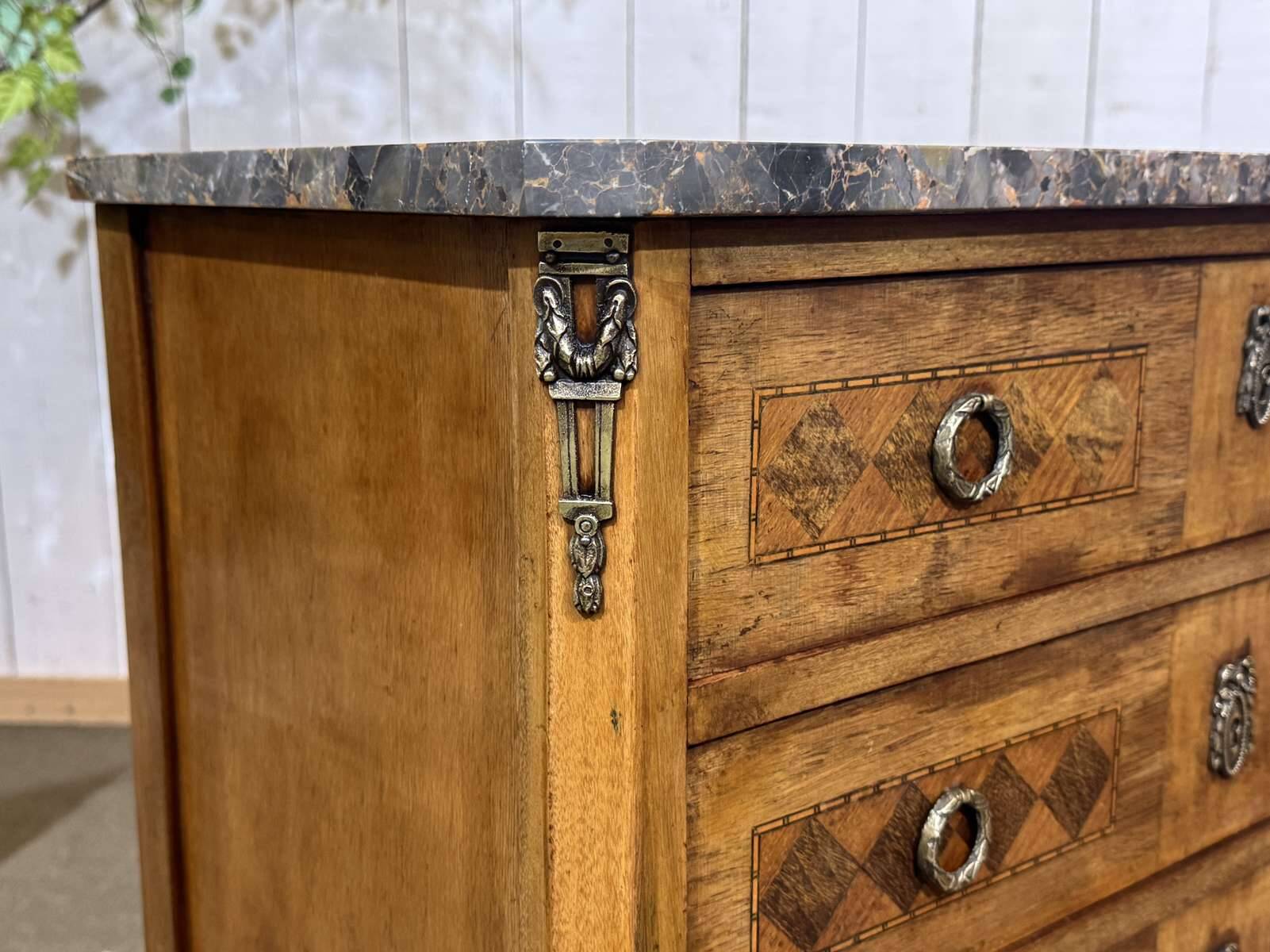 Transitional jump commode in walnut with marble top - 1950s