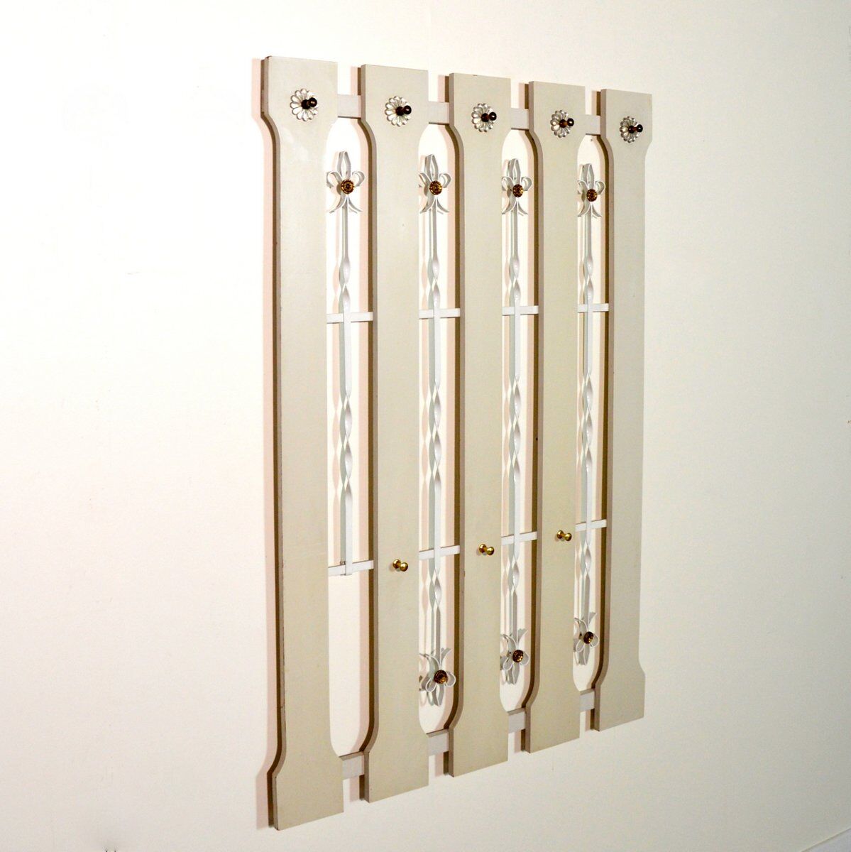 Vintage entrance cloakroom