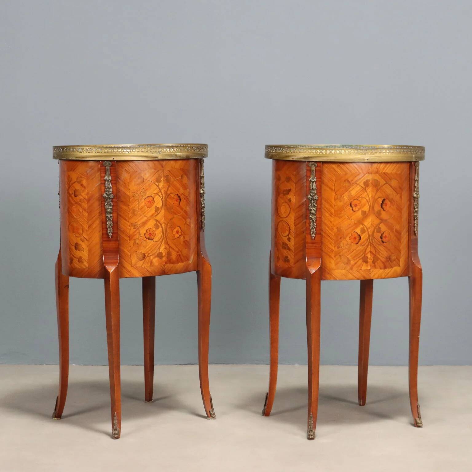 Tables de chevet anciennes style Napoléon III en bois de rose XXe siècle