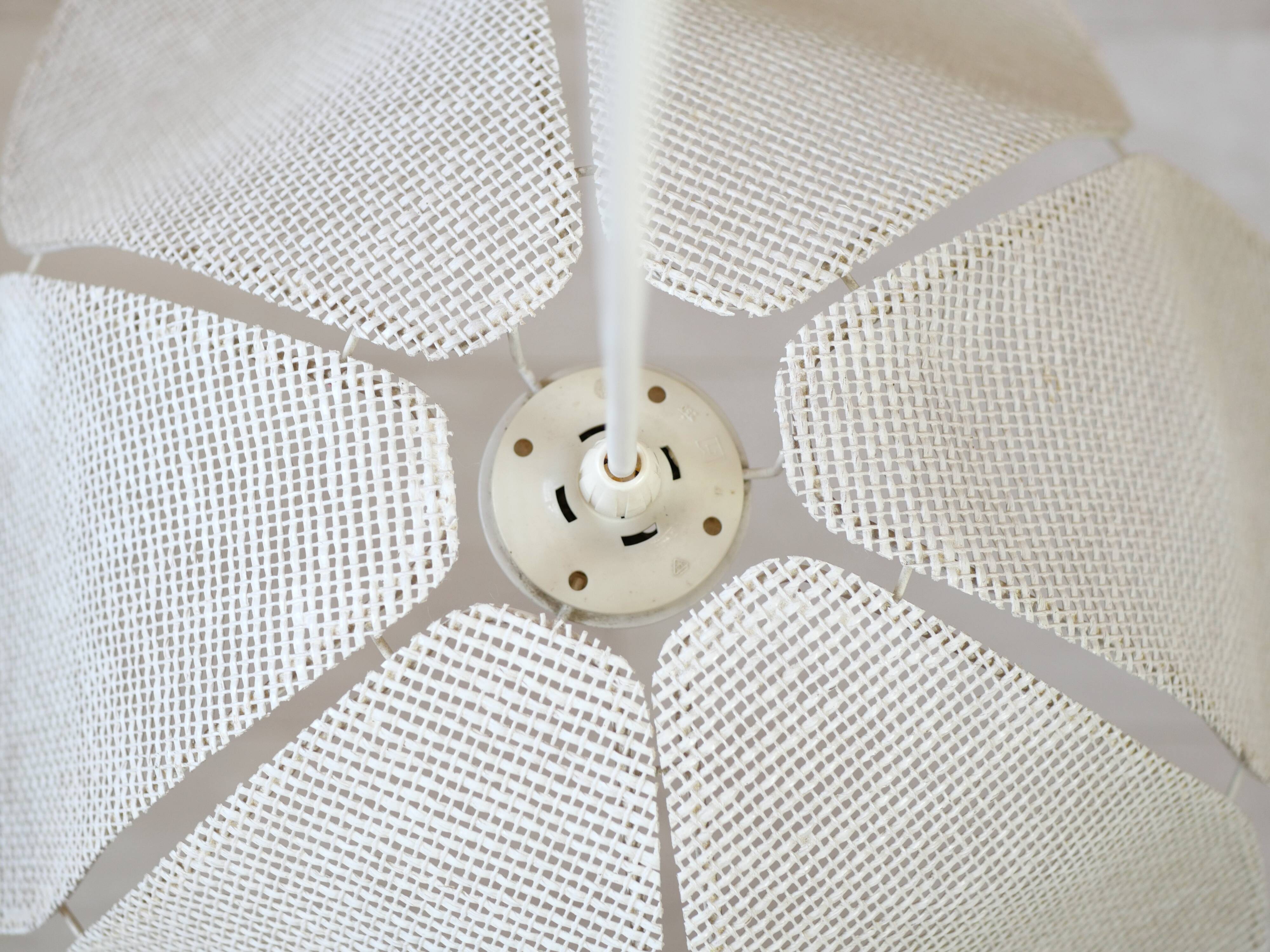 Vintage flower suspension