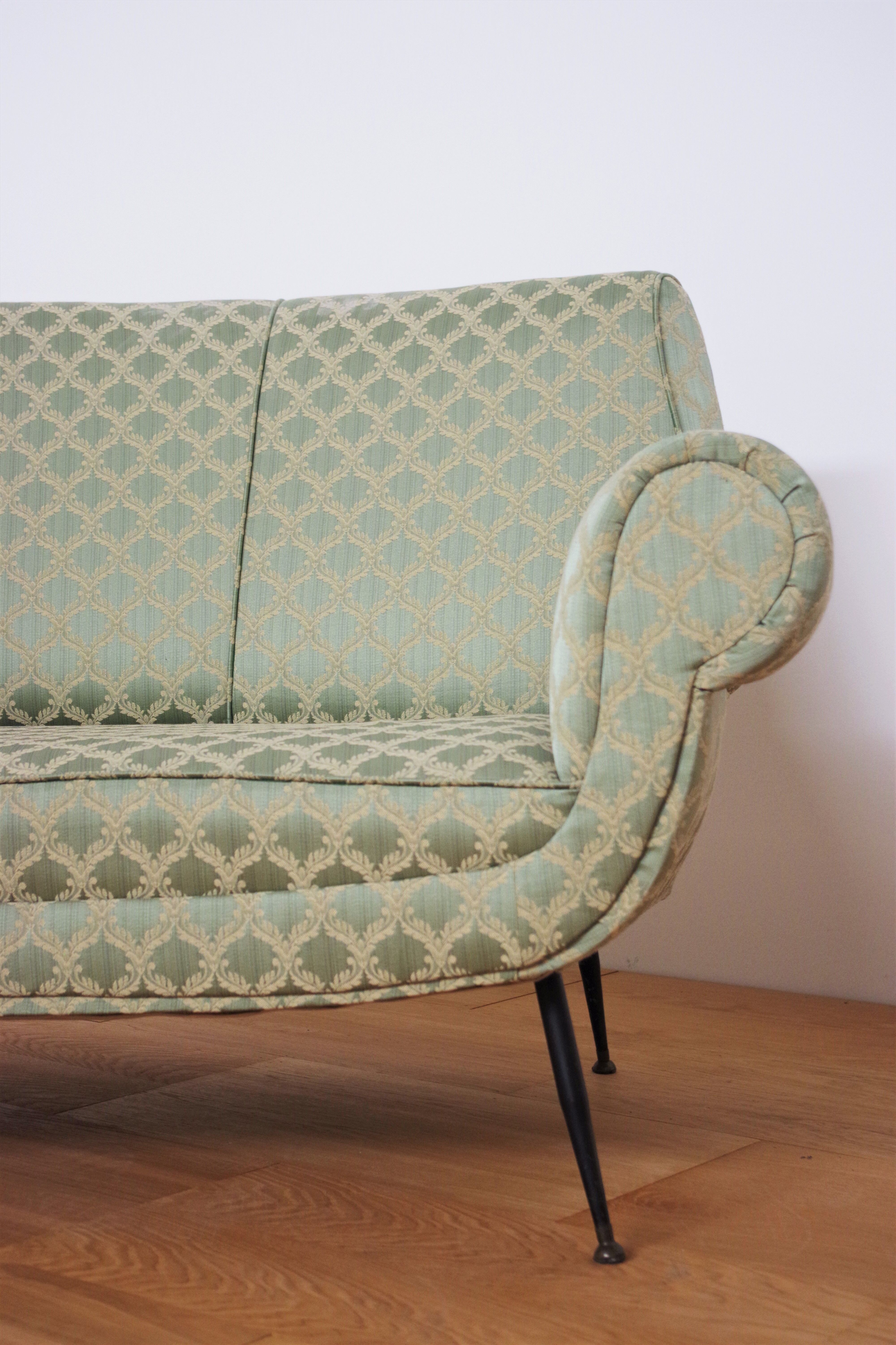 Curved silk sofa by Gigi Radice, 1950
