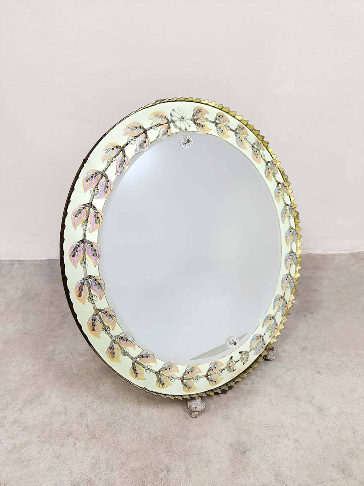 Vintage decorated illuminated mirror 'Leaves'