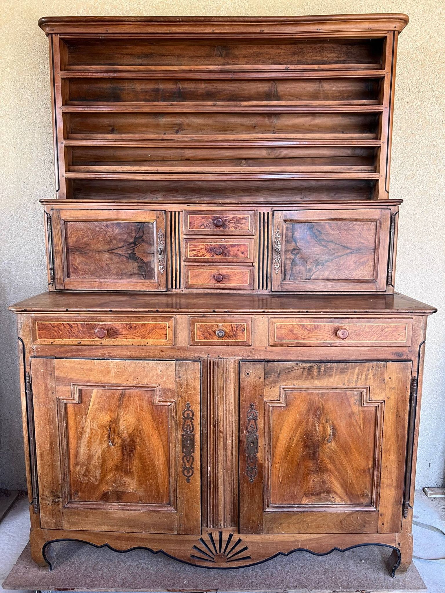 Vaisselier Dauphinois XIXe en merisier, buffet 2 corps