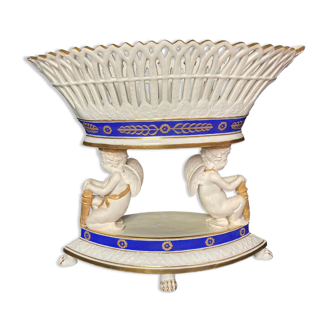 Corbeille vide poche en porcelaine décor amours Sèvres style empire XIXème