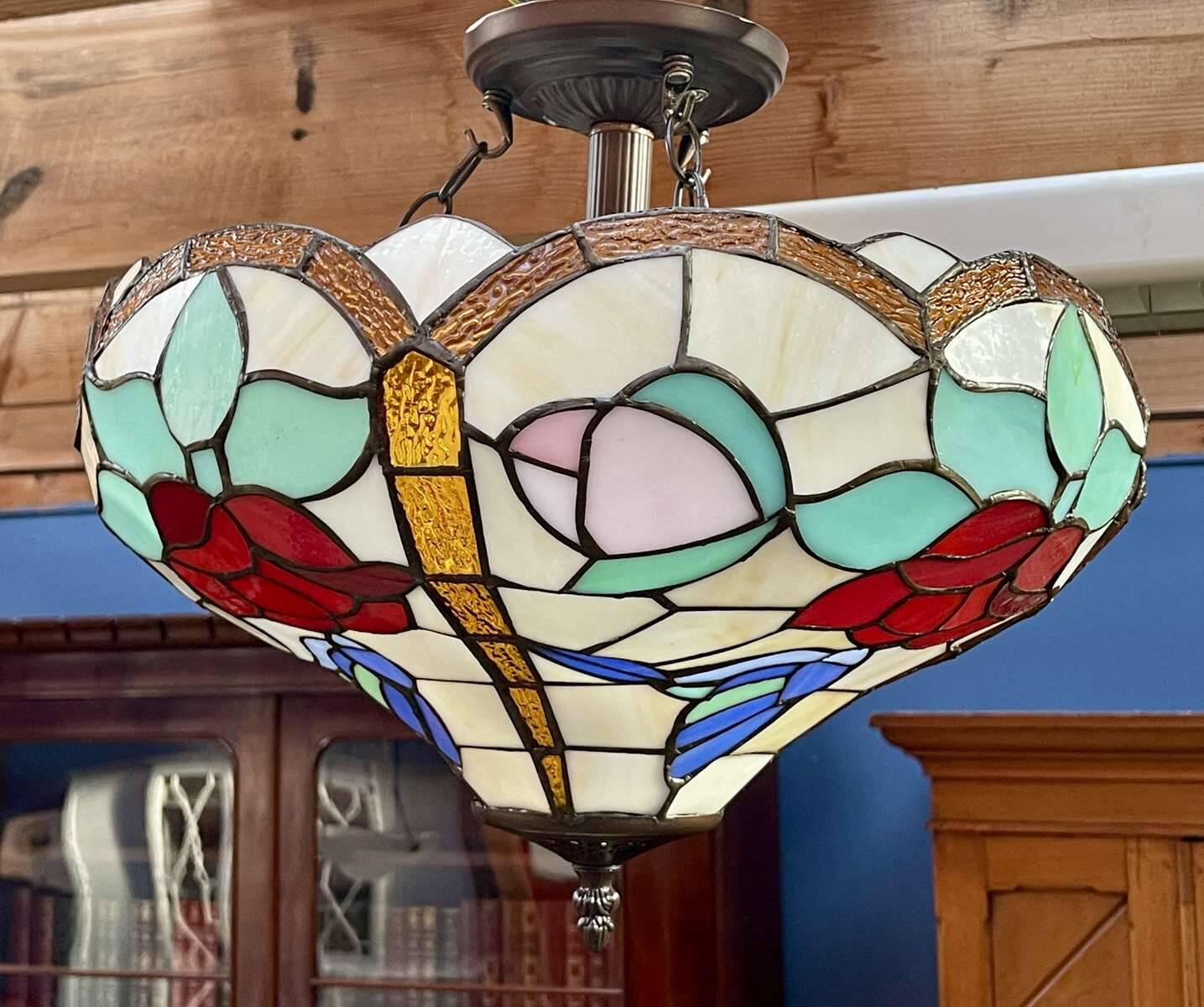 Tiffany-style glass pendant light