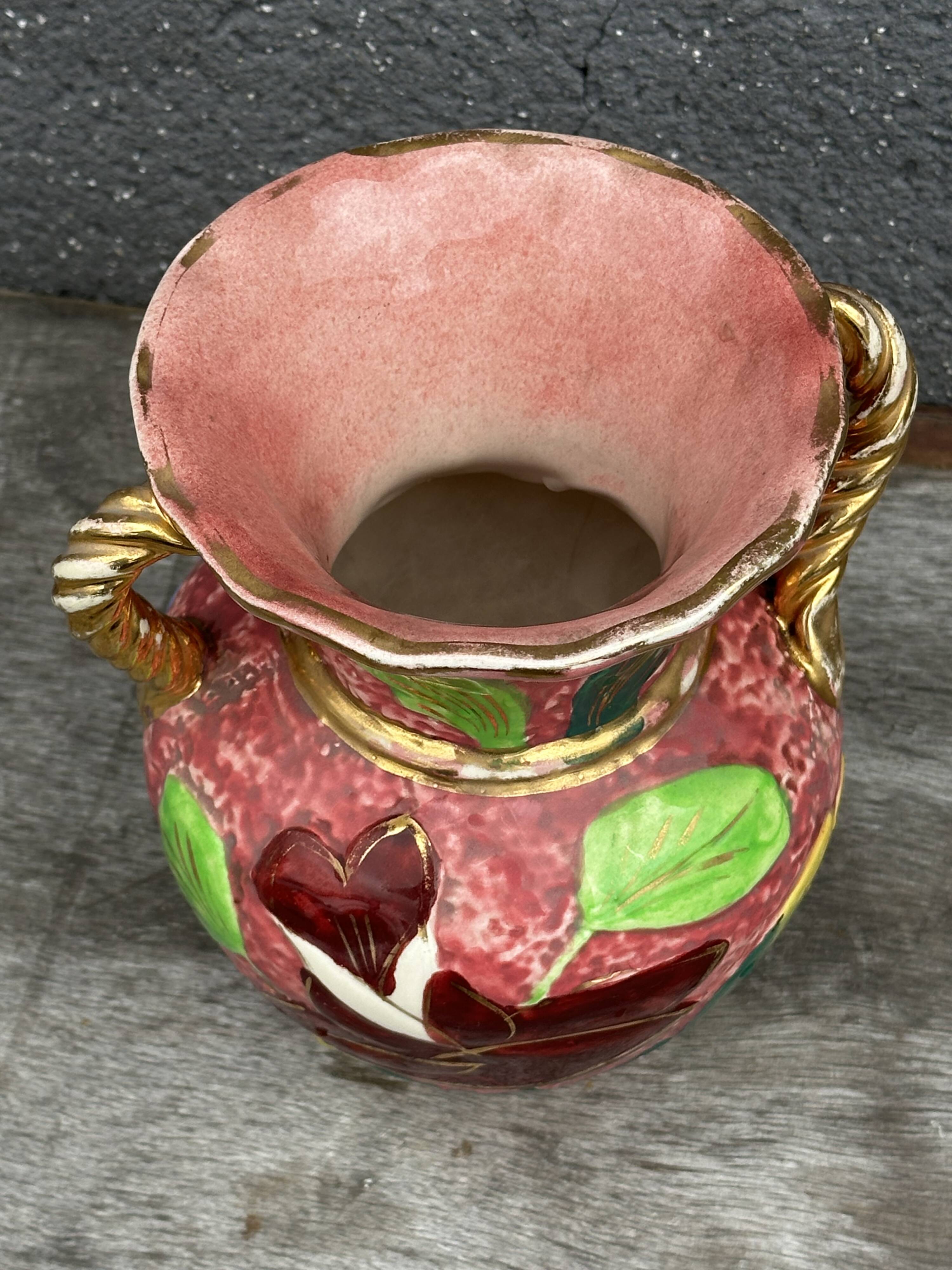 Vase Vallauris rose bonbons décor Floral H 20 cm