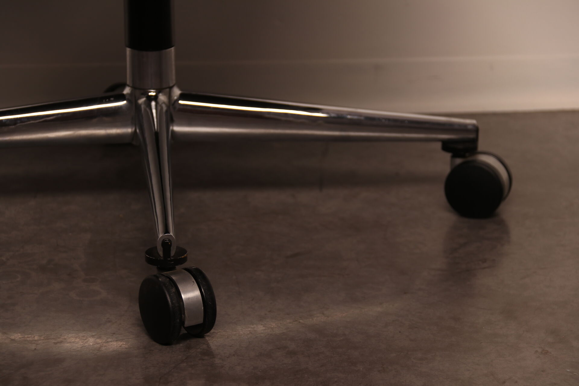 Executive office chair by Charles Pollock for Knoll - US - 1970's