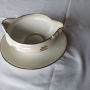 Sells sauceboat Elegant decoration of small golden roses,