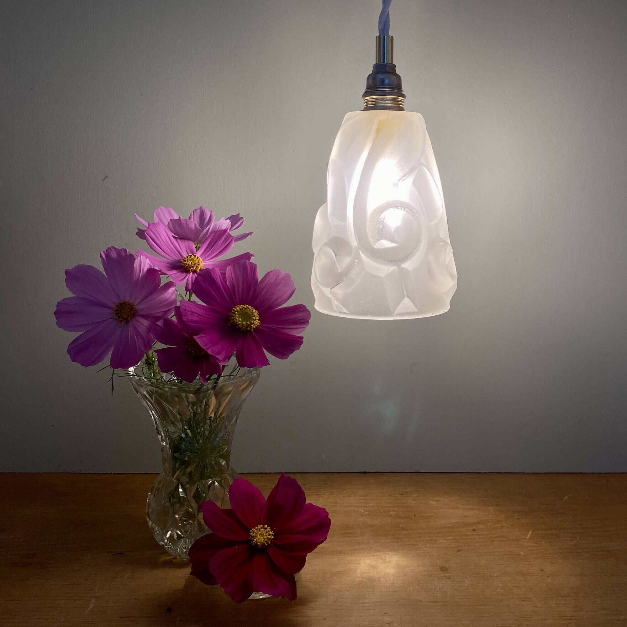 Vintage art deco tulip pendant light in frosted glass signed Degué