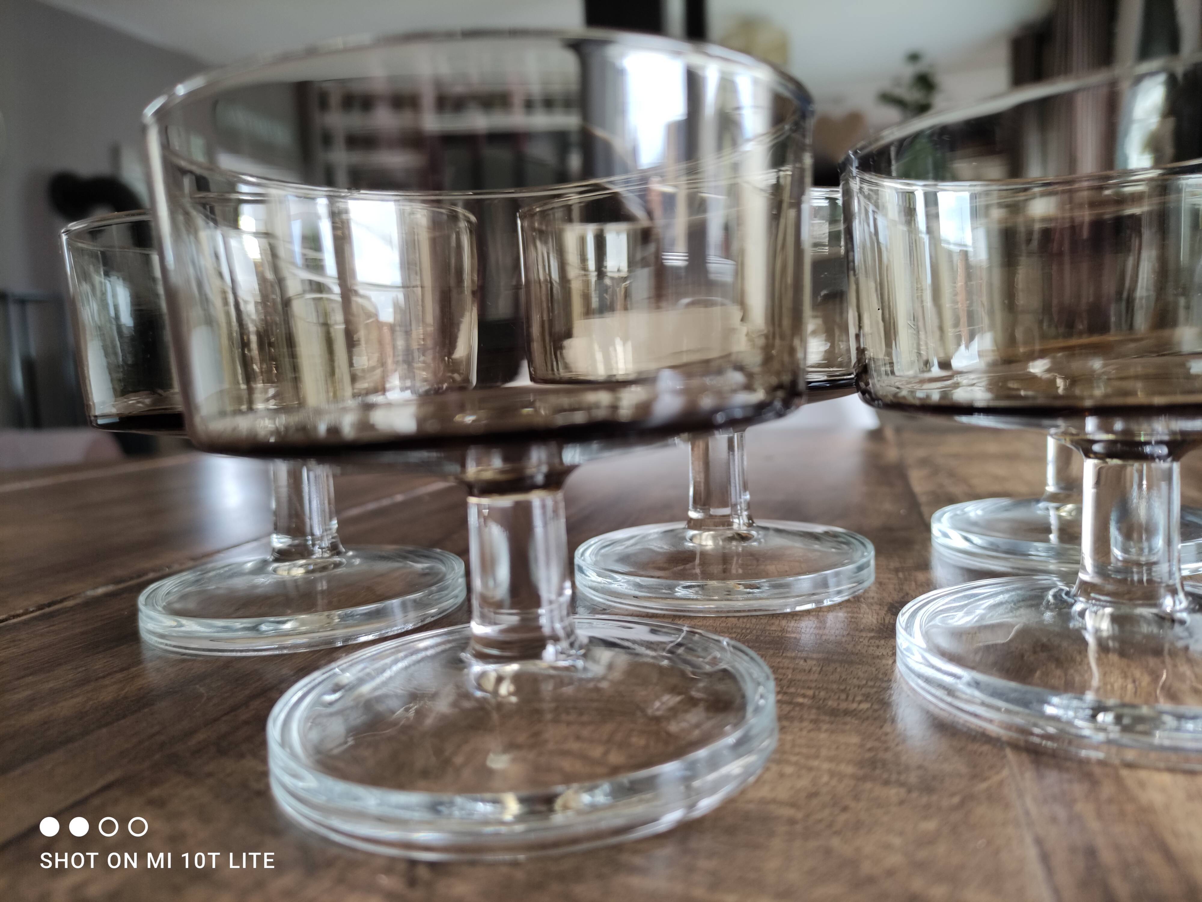 Lot de 5 coupes à champagne vintage Luminarc modèle Suède buvant en verre fumé