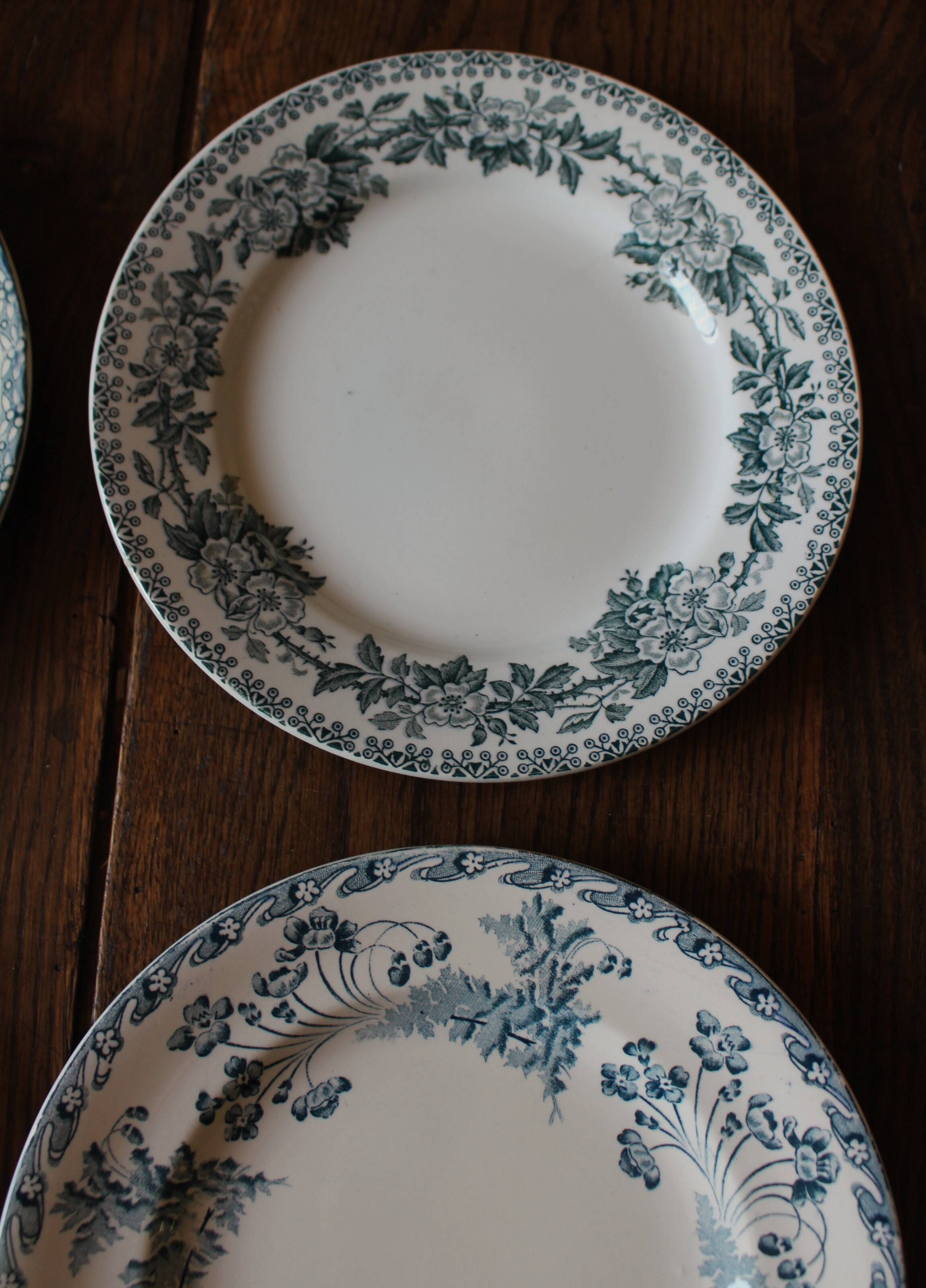 Set of 4 mismatched blue flat plates