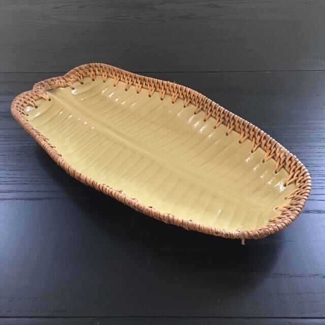 Plat feuille de bananier en barbotine