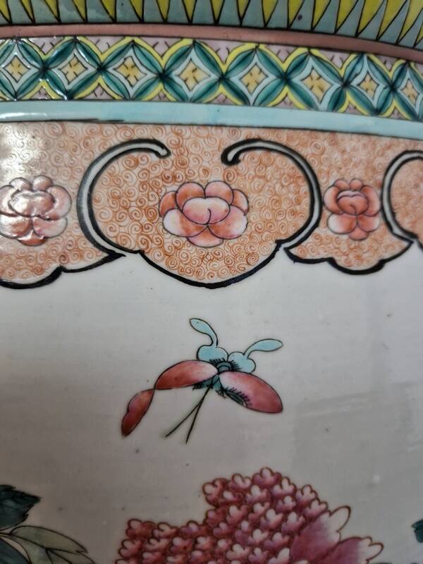 China - Circular fishbowl in Famille Rose enamel