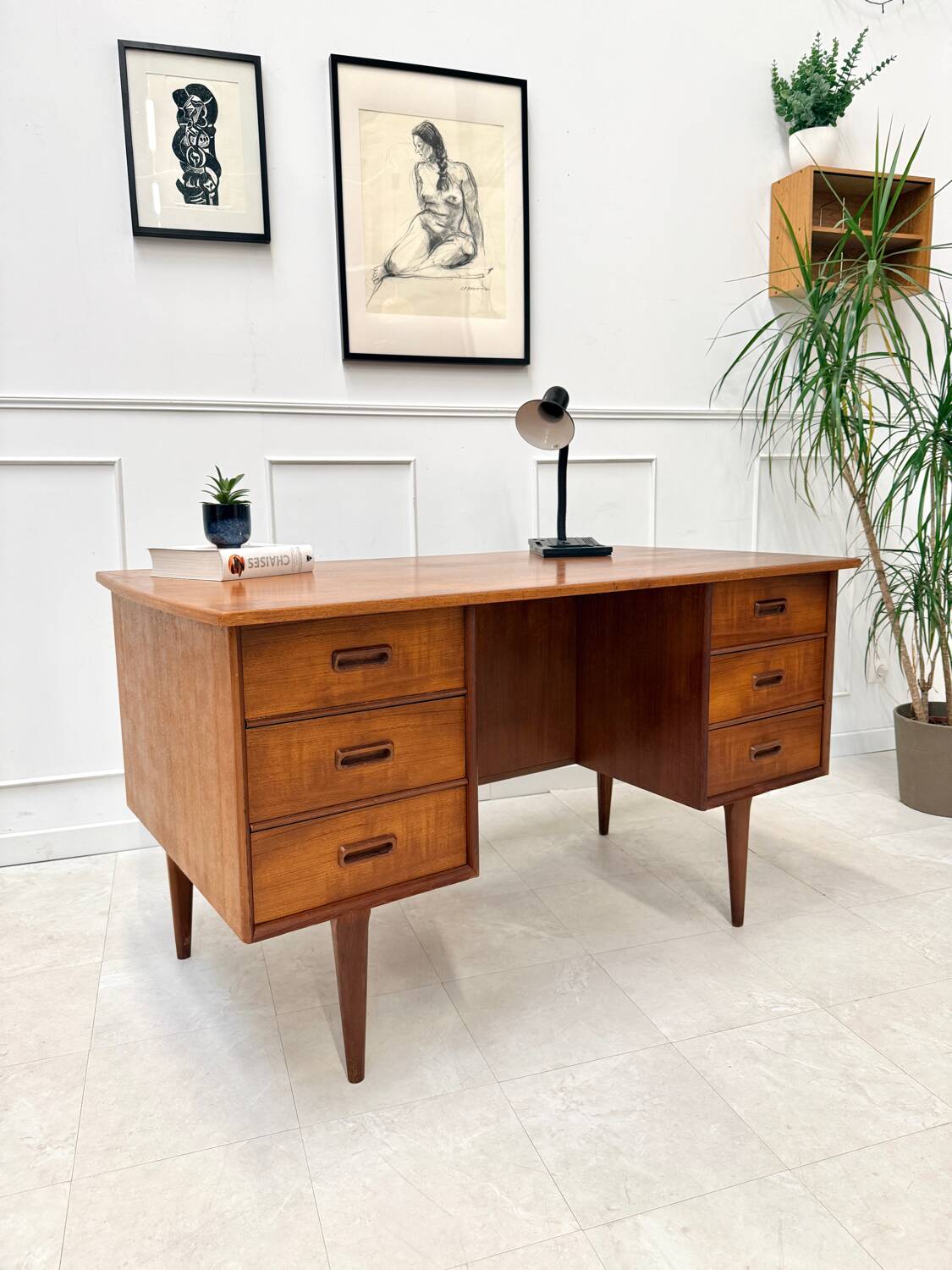 Scandinavian double-sided desk