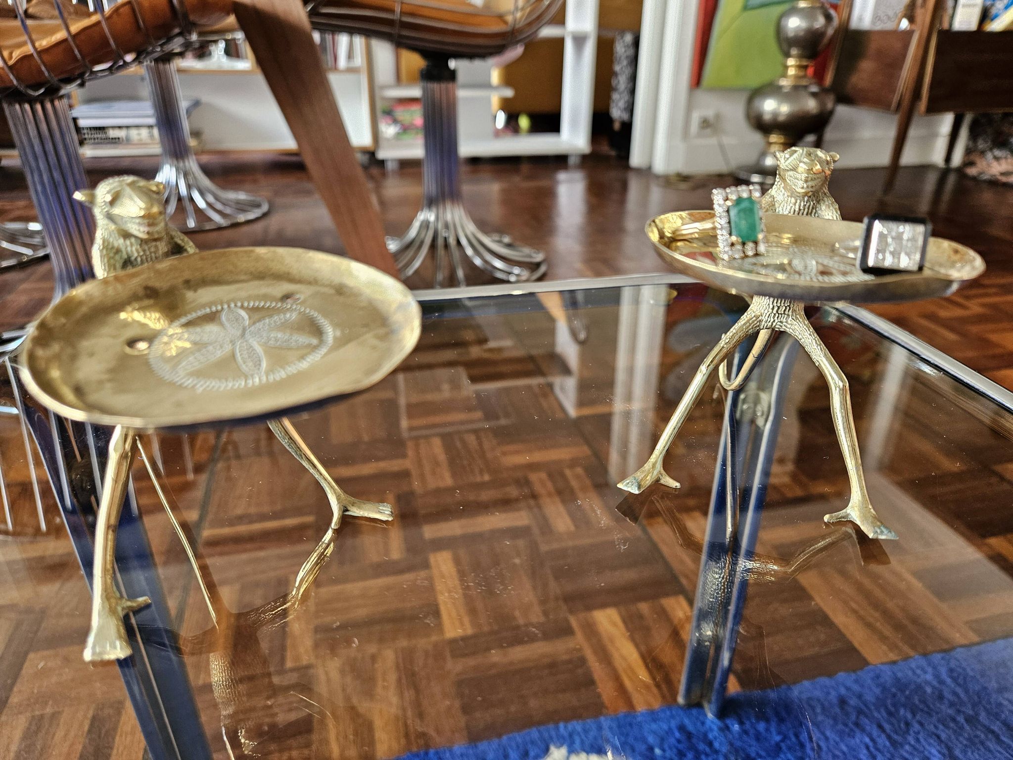 Small sculpture in gilded brass, African craftsmanship.