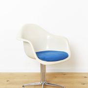 Off-White La Fonda Fiberglas Chair by Charles & Ray Eames for Herman Miller