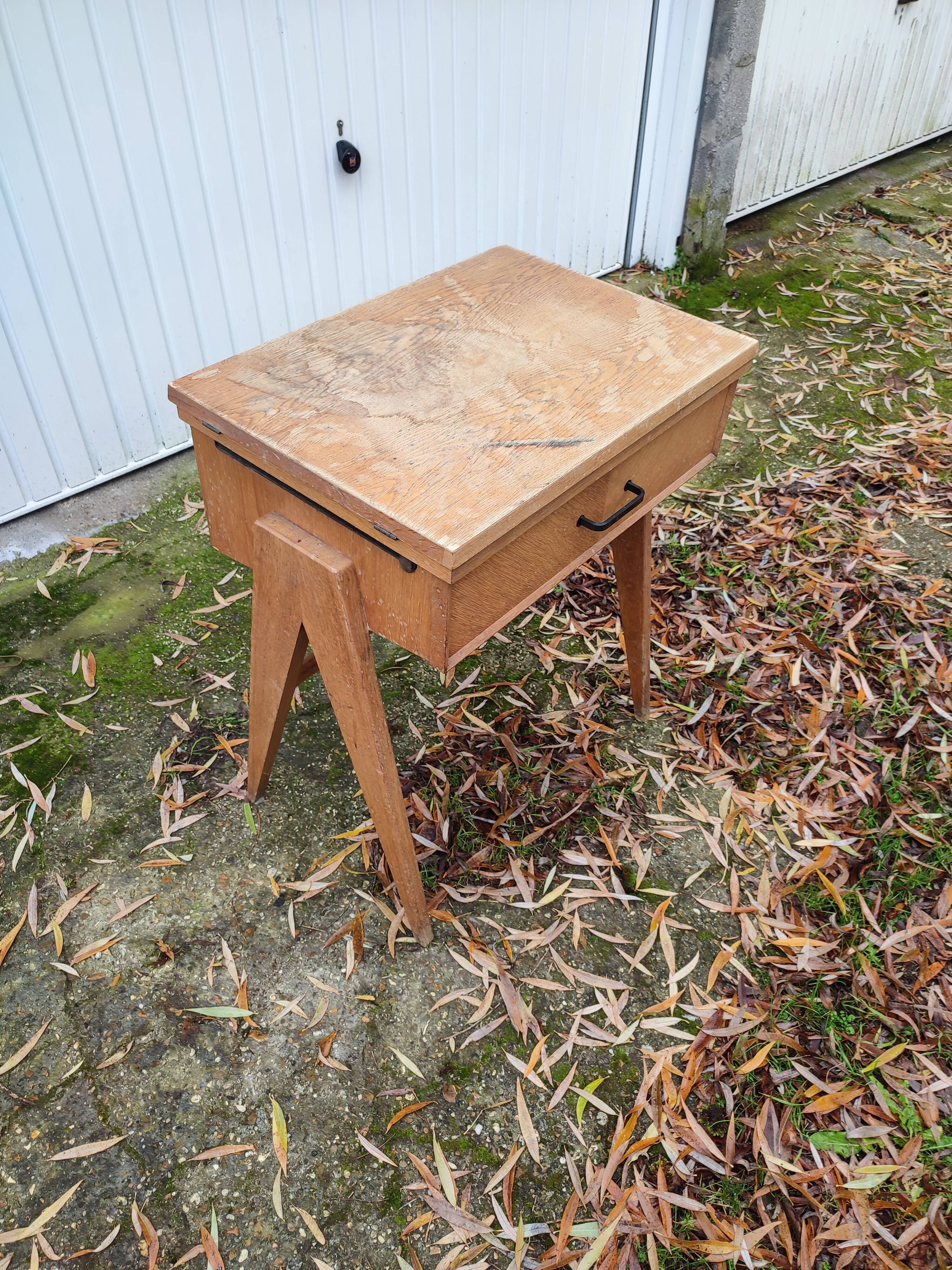 Sewing desk foot compass machine singer