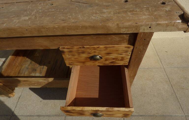 Large workbench with press, 2 drawers and storage tray - Totally sanded and varnished