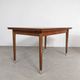 Table à manger de style mid-century moderne