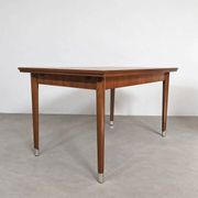 Table à manger de style mid-century moderne