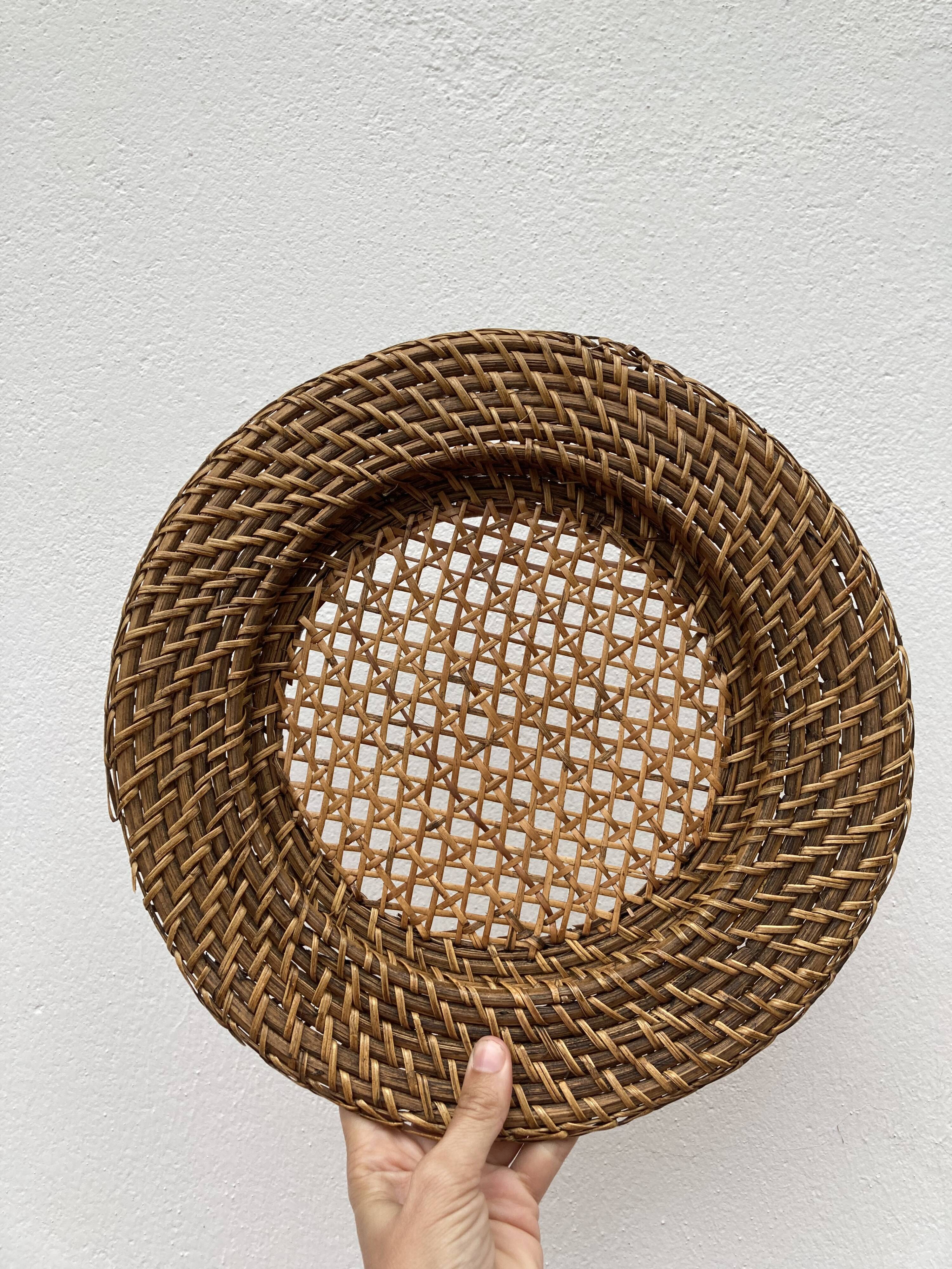 Round rattan table set / natural braided wicker