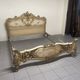Lit matrimonial des années 40 dans le style Louis XV.