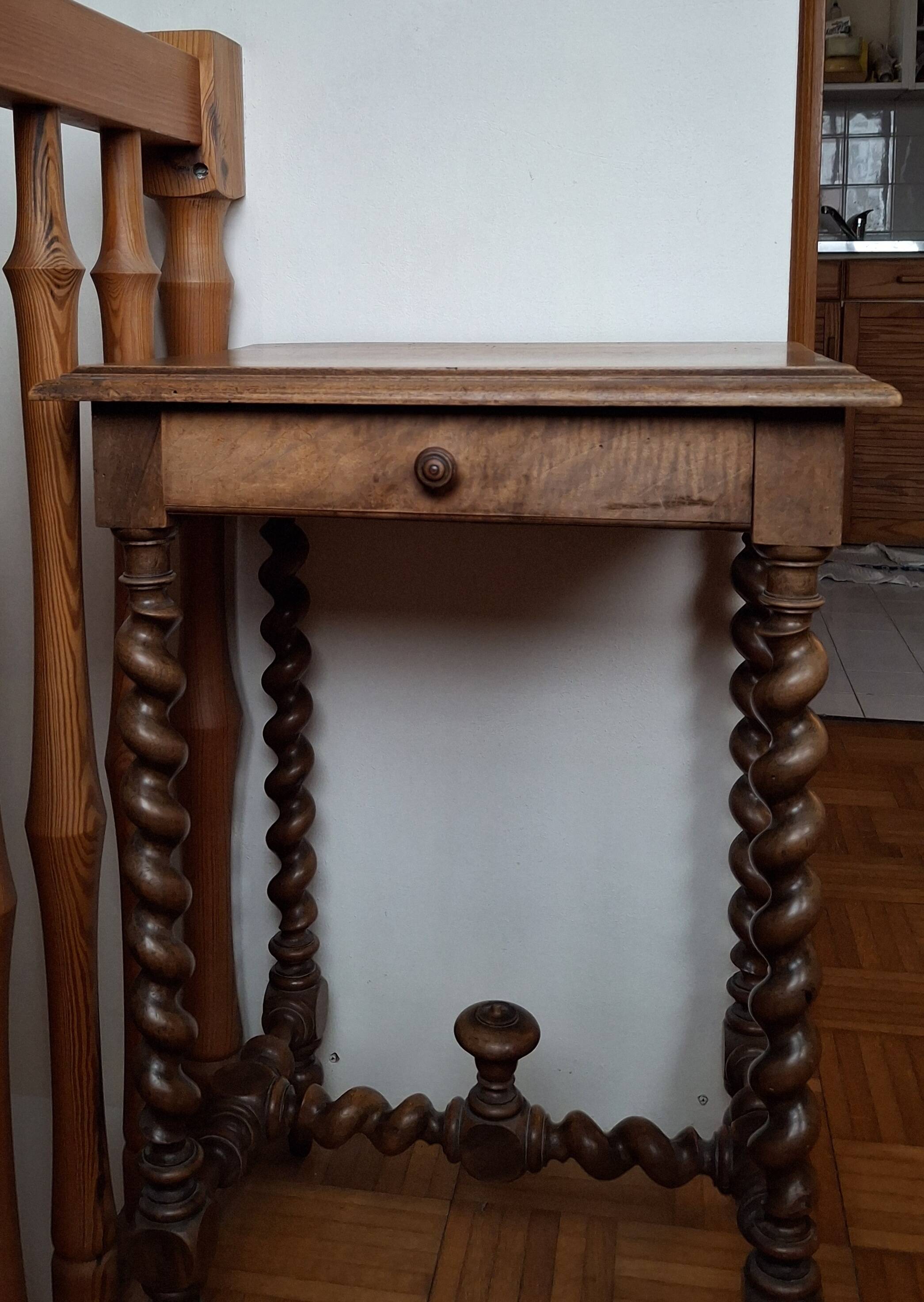 Side table, Louis XIII style console in walnut.